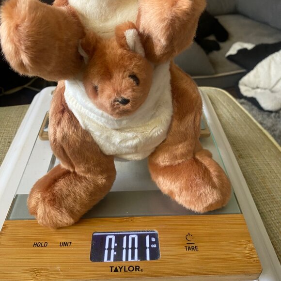 Ty Beanie Buddy 2000 Pouch The Kangaroo Plush Toy w/Baby Joey - Picture 2 of 15